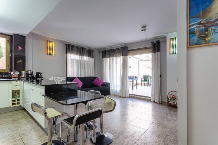 Apartamento entero, Apartamento Costa Brava con vistas al mar, piscina y Wi-Fi in Els Pins Blanes, Blanes