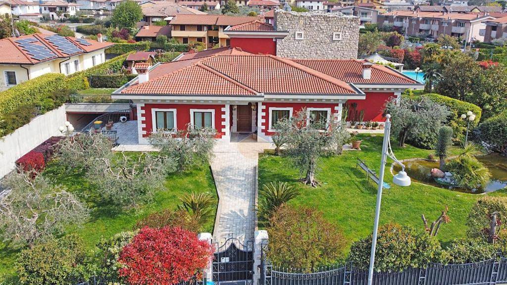 Private Luxury Villa with Pool in Moniga del Garda, Prealpi Gardesane
