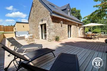 Gîte pour 6 personnes, avec jacuzzi et sauna ainsi que terrasse et jardin à Bourseul