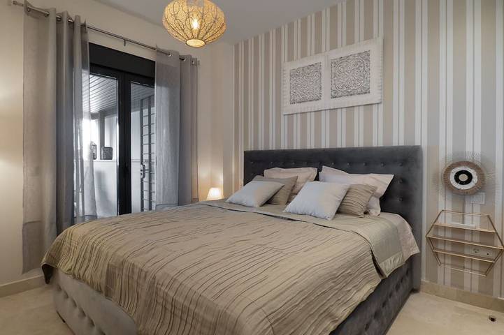 Ganze Wohnung, Luxus-Apartment in prestigeträchtigem Komplex mit atemberaubendem Panoramablick in Royal Flamingos Golf Resort, Benahavís