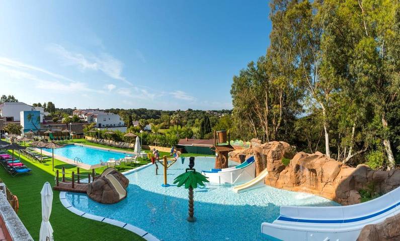 Apartahotel para 4 personas, con Balcón y Terraza además de Jardín y Piscina para niños en Lloret de Mar