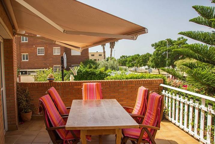 Chalet para 9 personas, con jardín y piscina, Familias con niños en Garraf - 4