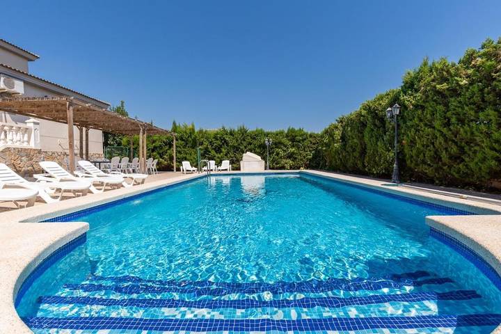 Casa rural para 12 personas, con Terraza además de Jardín y Piscina en l'Alacantí