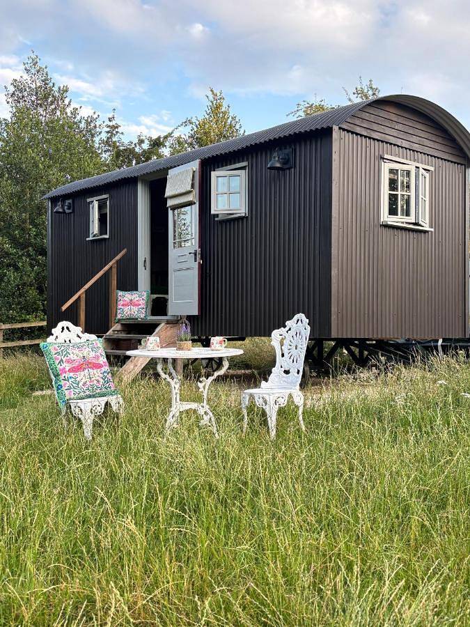 Glamping for 2 people, with garden in Leicestershire