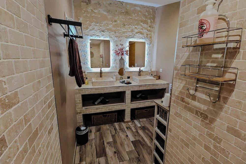 Steinhaus Im Land Mit Pool in Vaillac, Zentralmassiv