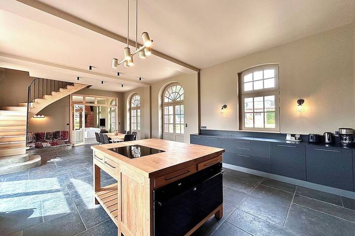 Gîte pour 8 personnes, avec jardin dans Ramburelles