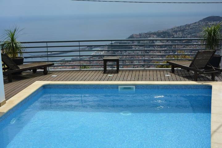 Villa para 10 pessoas, com piscina e vista e ainda jardim no Funchal