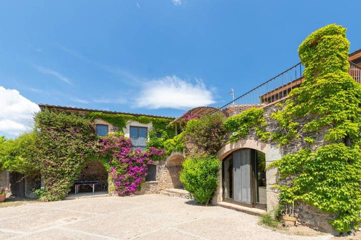 Casa Rural 'Mas Darovie' con vistas a la montaña, Wi-Fi y aire acondicionado in Foixí, Baix Empordà