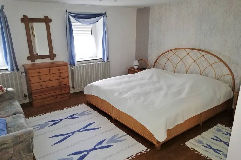 Geräumiges Ferienhaus bei Trier. Ideal zum Wandern, Radeln oder einfach Relaxen in Holzerath, Landkreis Trier-Saarburg