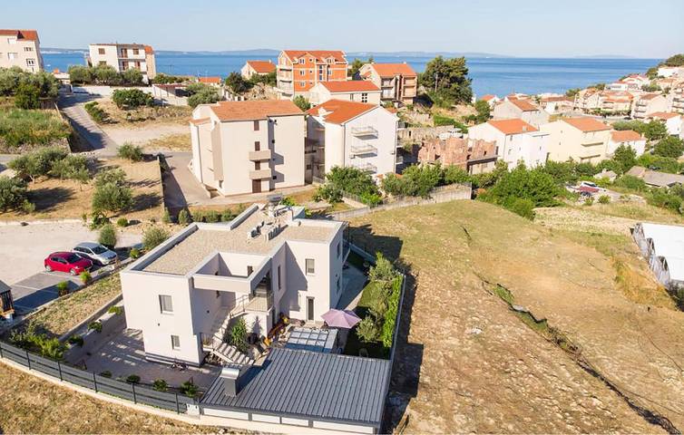 Ganze Ferienwohnung, Gemütliche 2-Zimmer-Wohnung mit Terrasse, 500 m vom Strand entfernt in Grljevac (Podstrana), Podstrana