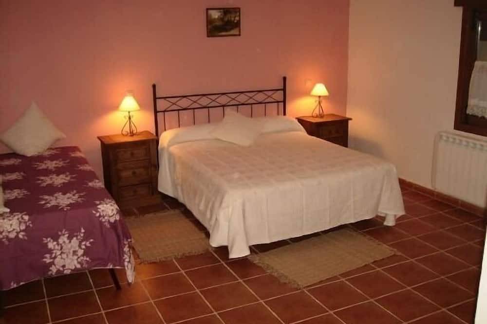 Rural house (full rental) El Empecinado for 23 people in Fuentelviejo, La Alcarria