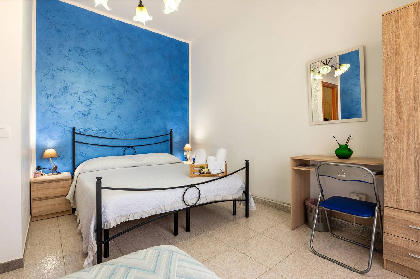 B&B Nodo Francescano – Blaues Zimmer mit Balkon, Wlan und Klimaanlage in Porto Empedocle, Agrigento Provinz