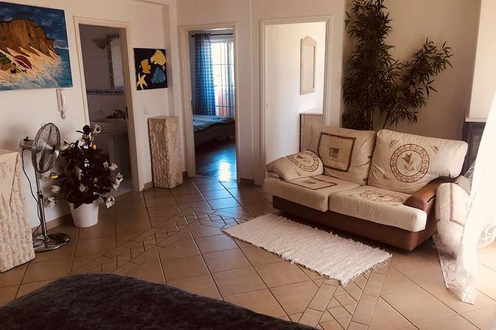 Luxury villa with heated pool in Porches, Faro Distrikt