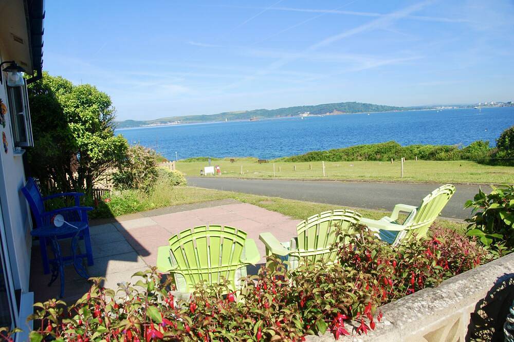 Beach Front Family Cottage. Stunning location Quiet, Close to Devon attractions. in Wembury, Devon