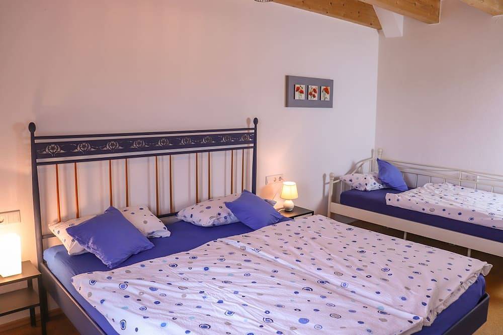 Ganze Wohnung, Große  Ferienwohnung, herrliche Aussicht ins Grüne,ca.6 km vom Bodensee entfernt in Tettnang, Region Bodensee-Oberschwaben
