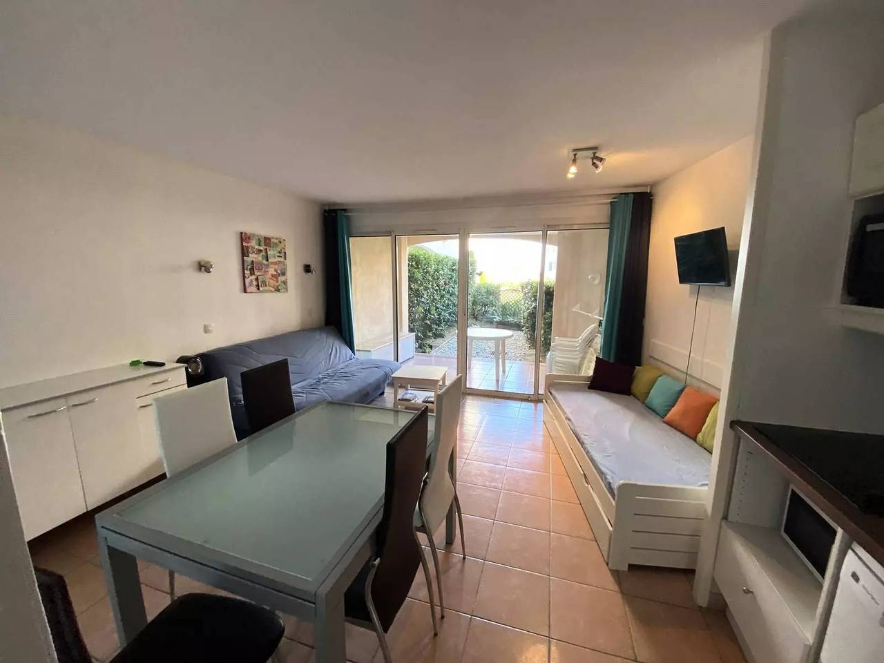 Entire apartment, Pleasant 2-room apartment in beachfront with swimming pool in La Coudoulière, Six-Fours-les-Plages
