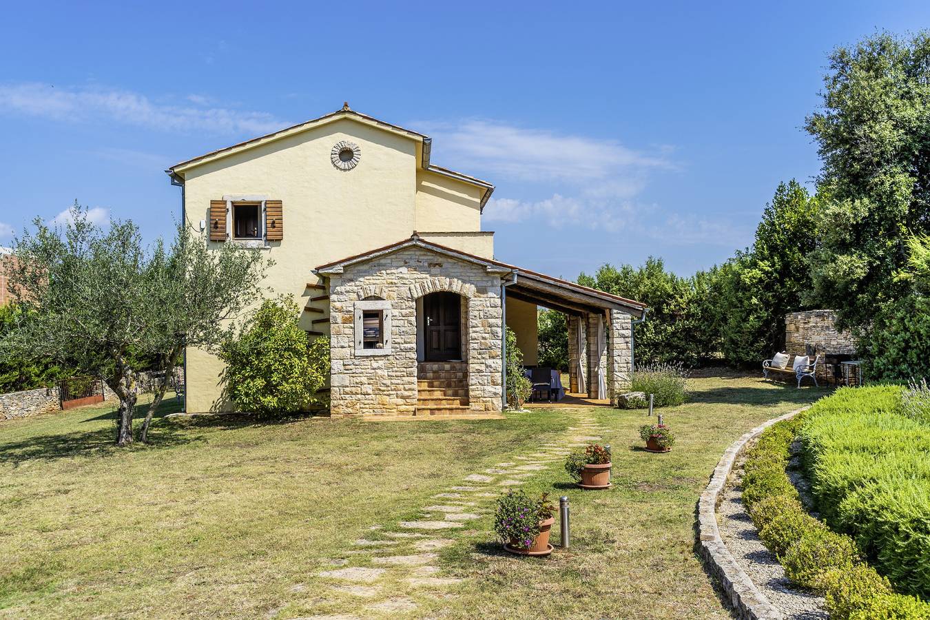 Ferienhaus Istria Moderna * 3000 m2 Garten, privater Pool, Grill, Wlan in Muntic, Südküste Istrien