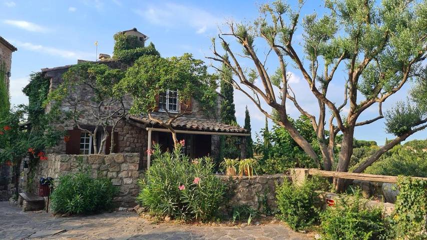 Location de vacances pour 2 personnes, avec vue ainsi que jardin et terrasse, animaux acceptés à Les Arcs (Var) - 3