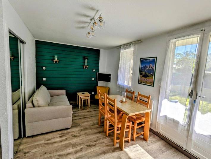 Appartement de vacances pour 4 personnes, avec vue ainsi que piscine et jardin
