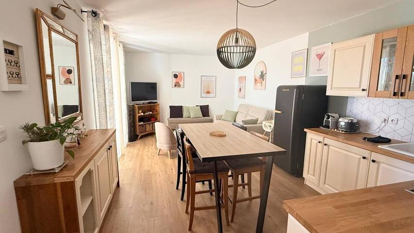 Appartement de vacances pour 6 personnes, avec jardin ainsi que vue et piscine