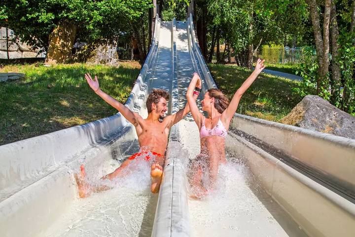 Camping pour 6 personnes, avec terrasse dans L'Aubrac - 4