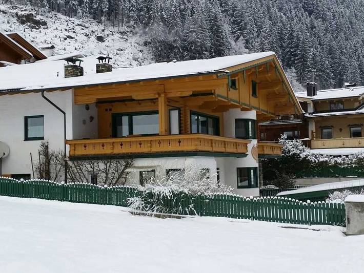 Ferienwohnung für 4 Personen, mit Garten und Ausblick sowie Sauna und Terrasse in Finkenberg - 2