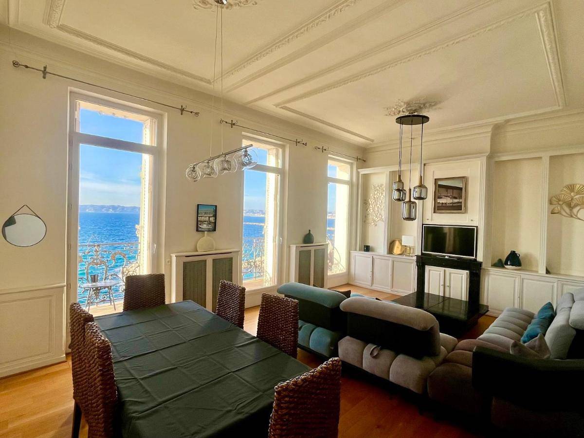 Appartement entier, Appartement sur la Corniche Kennedy face à la mer in Marseille, Région de Marseille