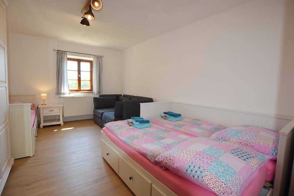 Ganze Wohnung, Ferienwohnung Hartsee 52qm, 2 Schlafzimmer, Kamin, Balkon in Eggstätt, Chiemsee