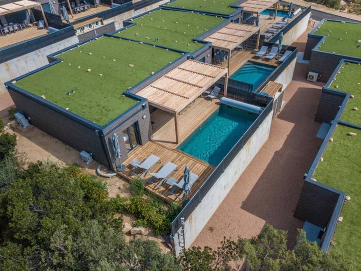 Location de vacances pour 8 personnes, avec jardin et piscine ainsi que terrasse et bassin pour enfant à Lecci - 4