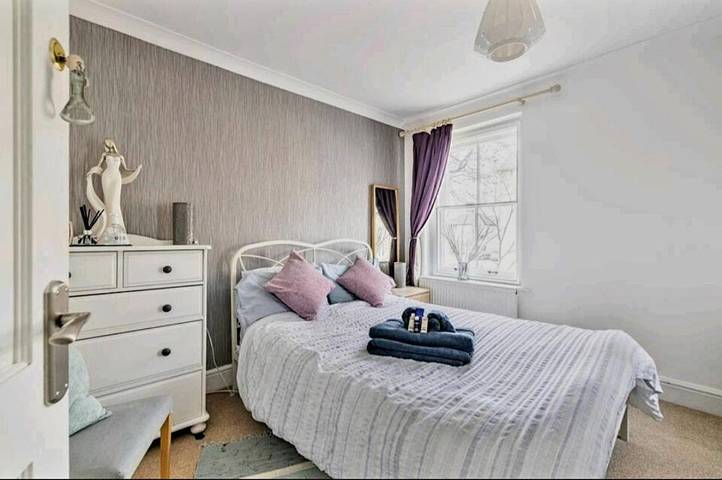 Casa de huéspuedes para 2 personas, con Terraza y Jacuzzi además de Jardín y Sauna en Cardiff