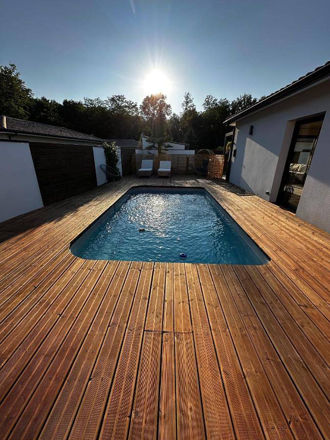 Location de vacances pour 8 personnes, avec piscine ainsi que jardin et vue à Saint-Selve