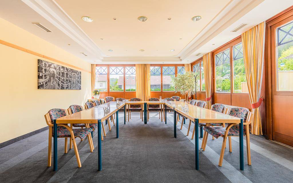 Hotel Post / Hönig - Wirt - Appartment mit Balkon in Kirchschlag in der Buckligen Welt, Wiener Alpen in Niederösterreich Region