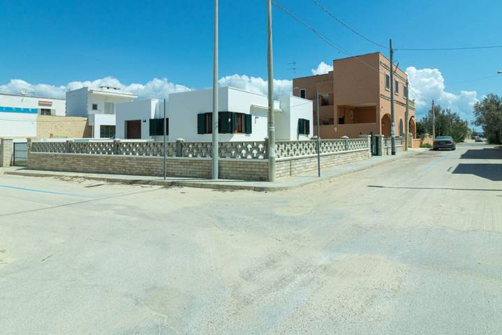Casa Vacanza Sea Front  in Spiaggia di Torre Pali (Salve), Salve