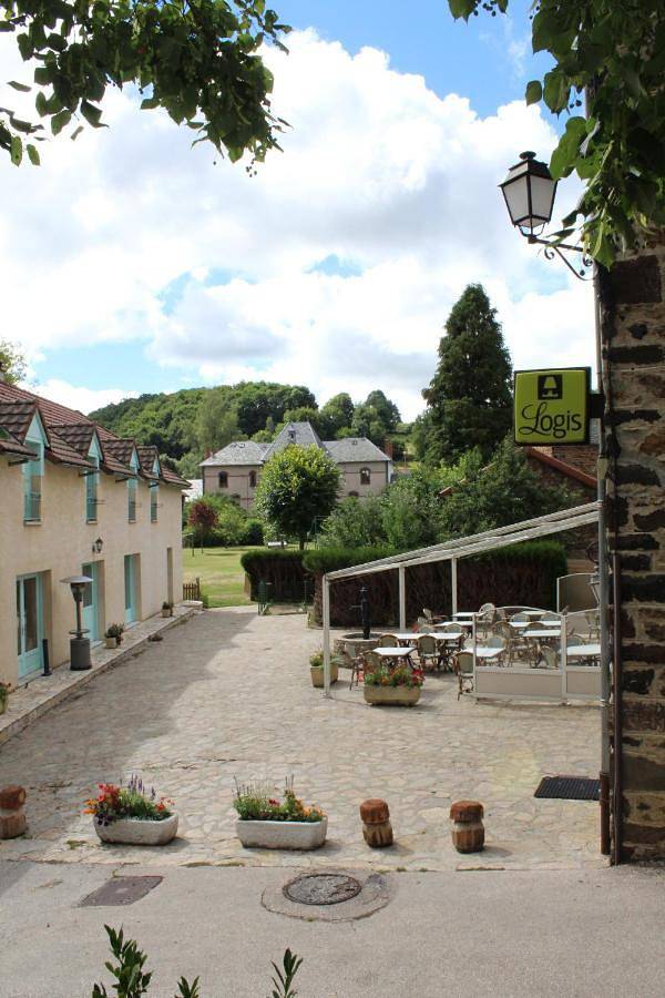 Logis Hôtel Auberge de l'Allagnonette in Saint-Poncy, Région de Saint-Flour