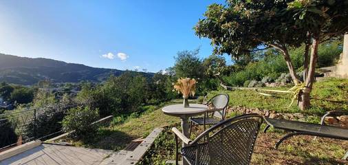 Gîte pour 2 personnes, avec jardin et vue à Pégomas