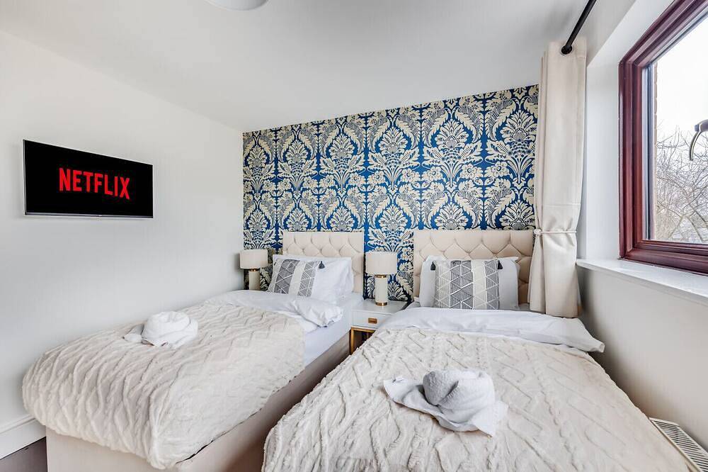 Shenley House • Close to City Centre • Driveway Parking • Workspace • Smart Tvs • Yoko Property in Milton Keynes, Südostengland