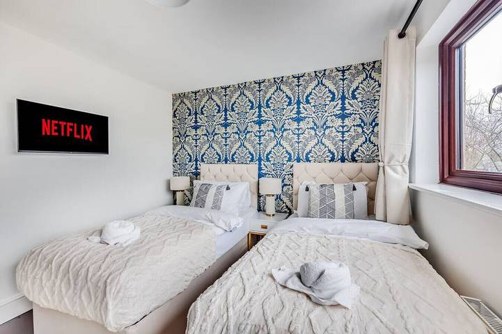 Shenley House • Close to City Centre • Driveway Parking • Workspace • Smart TVs • Yoko Property in Milton Keynes, Südostengland