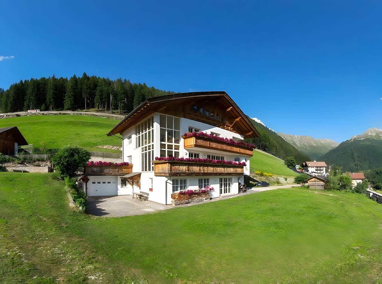 Ganze Wohnung, Apartment 'Tscharfhof' mit Bergblick, privater Terrasse und Wlan in Walten, St. Leonhard in Passeier