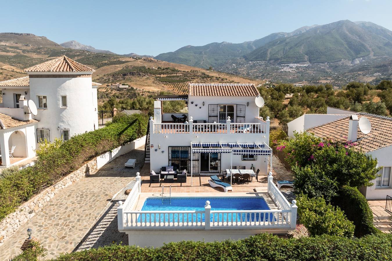 Villa "Puesta del Sol" con vistas al lago, piscina privada y Wi-Fi in Viñuela, Provincia de Málaga