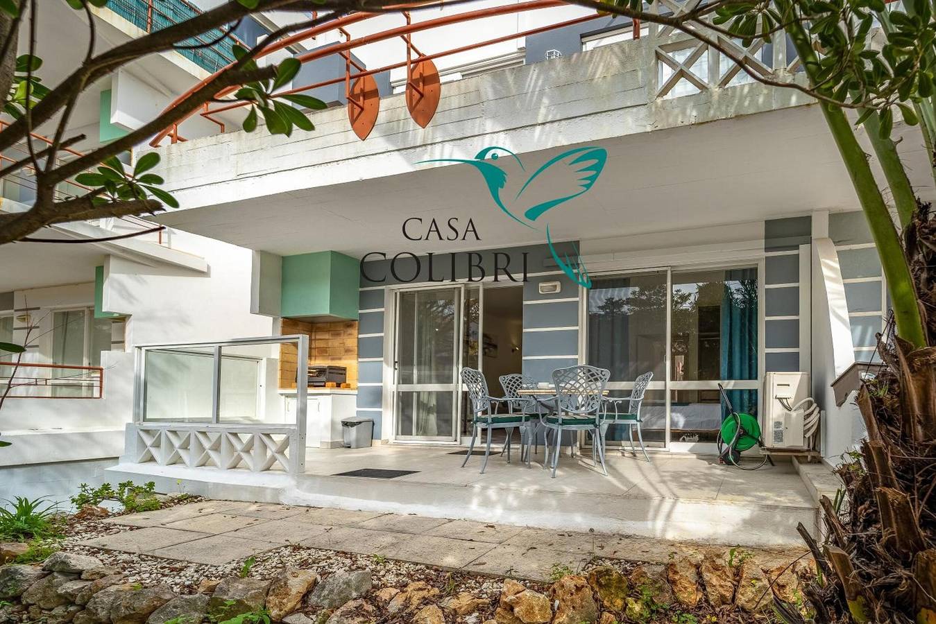 Apartamento entero, Apartamento 'Casa Colibri I Frente al Mar con Wi-Fi y Aire Acondicionado in São Sebastião, Lagos