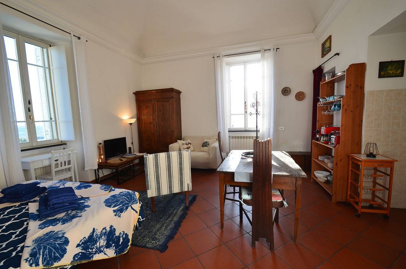 Ganze Wohnung, Außergewöhnliches Apartment mit spektakulärer Meerblickterrasse in Porto Maurizio, Imperia