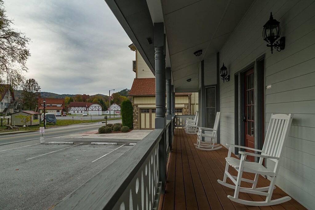 Ganze Wohnung, Alpine River Suites #402 - Cozy Riverfront Condo in Helen, Chattahoochee National Forest