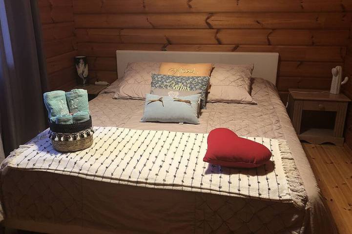 Gîte pour 2 personnes, avec piscine ainsi que jacuzzi et jardin à Peri - 2