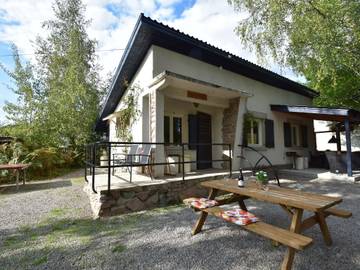 Gîte pour 10 personnes, avec terrasse et jardin, adapté aux familles à Saint-Honoré-les-Bains