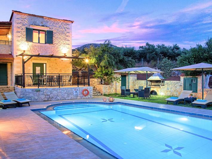Ferienhaus für 12 Personen, mit Garten und Terrasse sowie Pool - 1