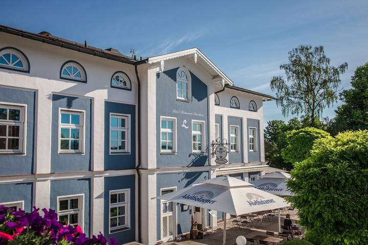 Hotel, mit Terrasse und Garten in Prien - 3