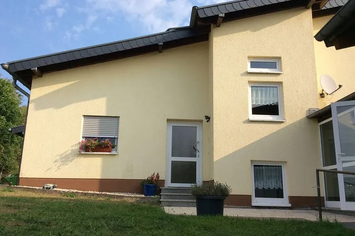 Großes Ferienhaus mit Sonnenterasse, guterzogene Haustiere willkommen in Adenau, Osteifel