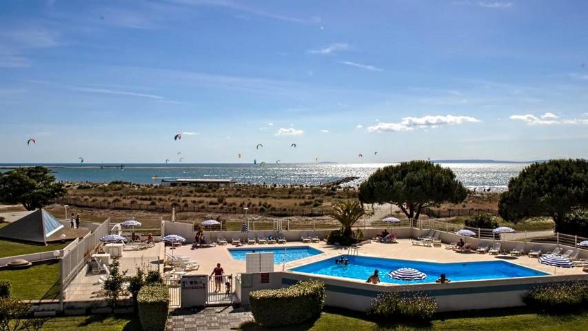 Appart’hôtel pour 8 personnes, avec vue ainsi que piscine et jardin