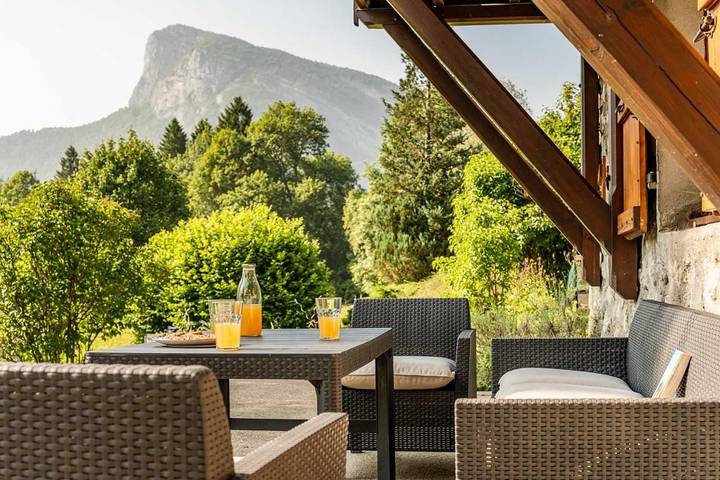 Gîte pour 4 personnes, avec vue ainsi que terrasse et jardin, animaux acceptés à Saint-Pierre-d'Entremont - 2