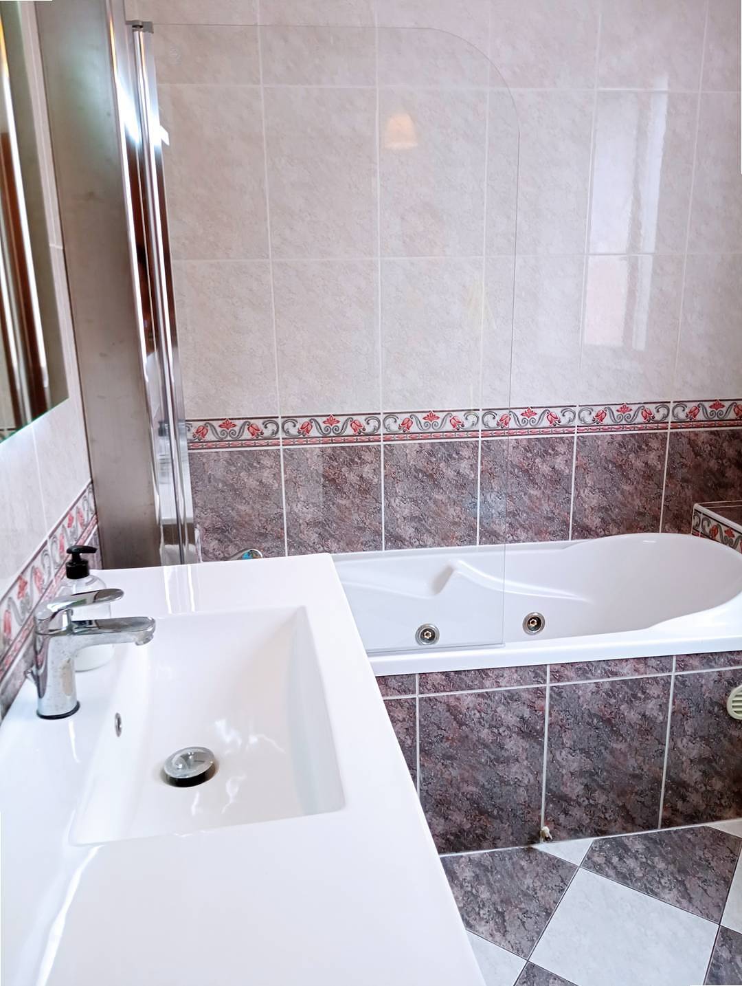 Air-conditioned village house with terrace in a peaceful setting 8 pax in Canet-en-Roussillon, Côte d'Améthyste